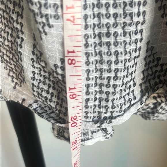 Anthropologie DRA Los Angeles White & Black Arrow Tie Front Blouse - Picture 6 of 6
